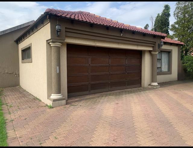 3 BEDROOM HOUSE FOR SALE IN VANDERBIJLPARK SE 6